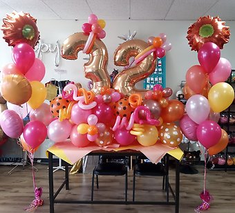 Balloon Marquee w/ Bouquets