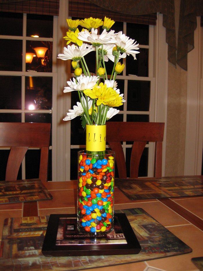 m & m Vase