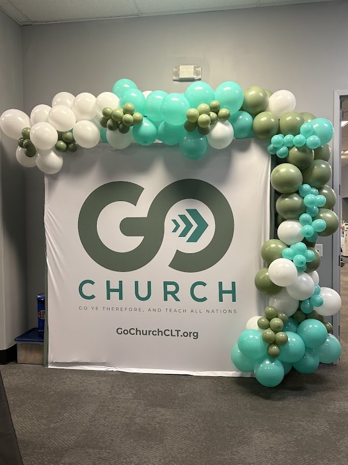 Balloon Garland with Organic Color Pattern