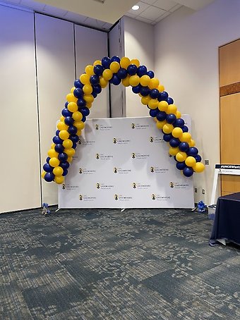 Arch in front of Step & Repeat