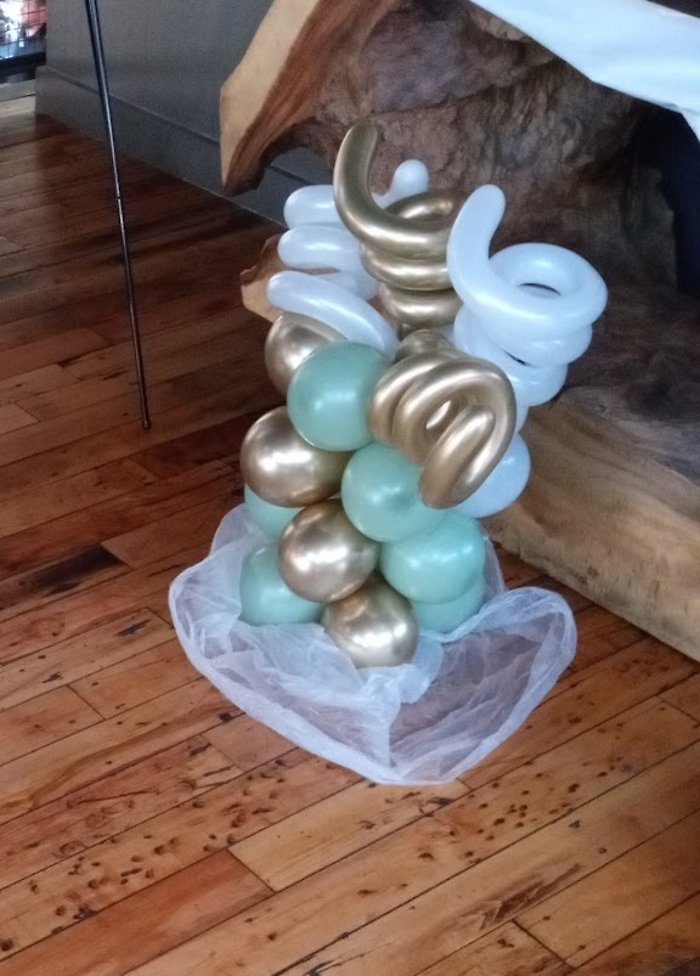 Balloon Centerpiece w/ Curly 260 Topper
