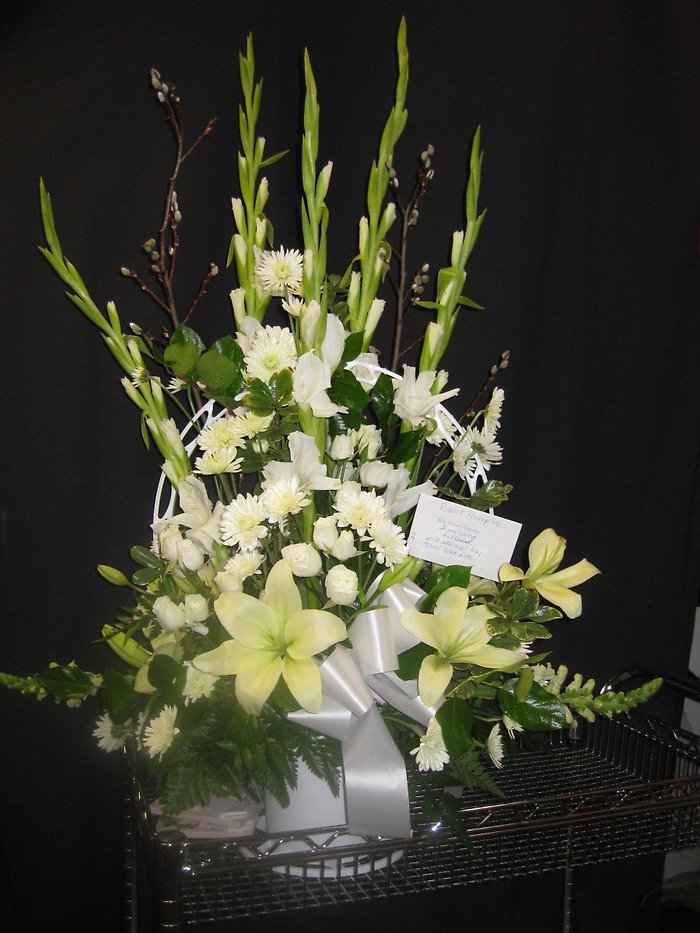 Sympathy Basket All White