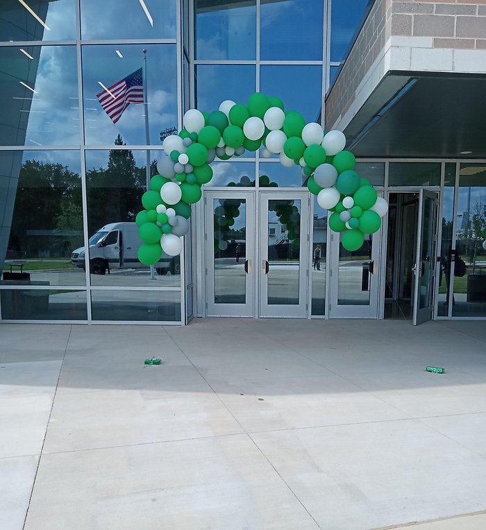 Kiser Middle School Garland Style Arch