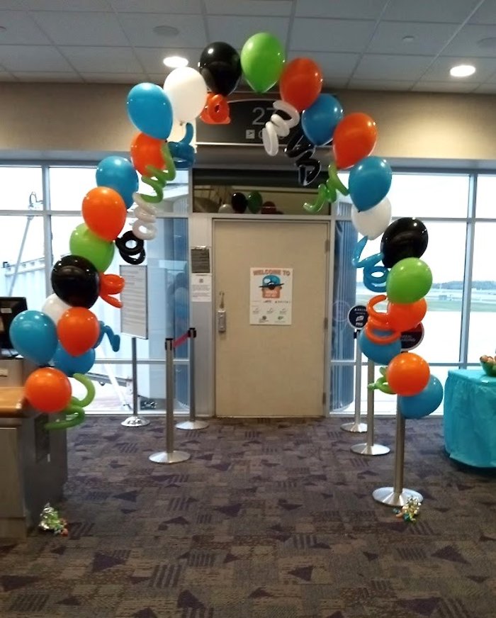 Funky Arch w/ Curly 260 Balloons